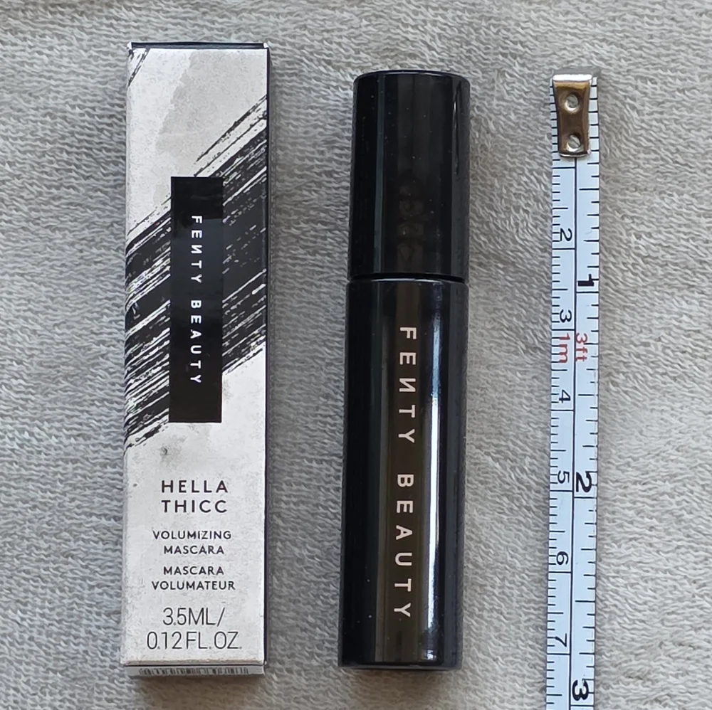 🤩FENTY BEAUTY Hella Thicc Volumizing Mascara In Cuz I'm Black